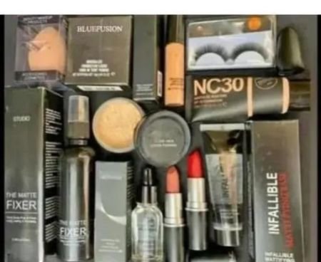 Face Makeup Combo (Fixer | Essential Oil| Loose Powder | Concealer | Lipstick | Eyelashes | Blender Puff | Inflable Primer| Foundation | Makeup Combo